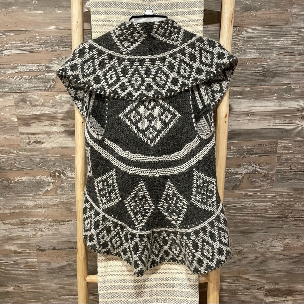 Vest - Picture 4 of 6